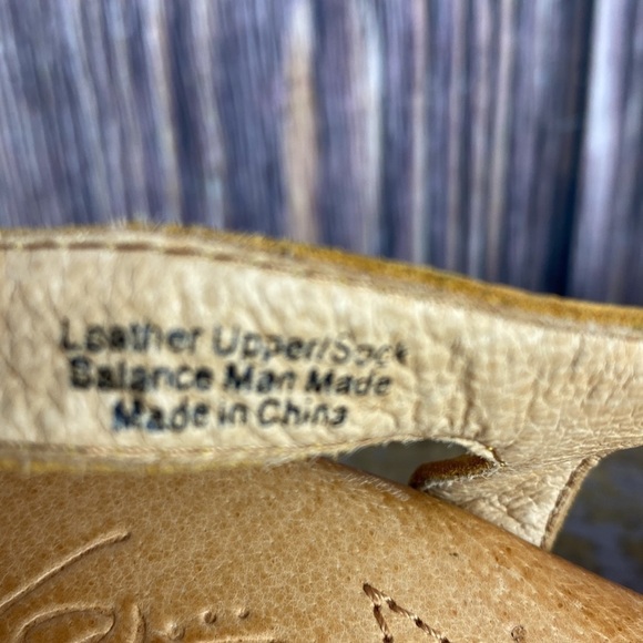 Naya Nalisha Mustard Yellow Leather Sandals- Size 7.5 - Picture 11 of 14